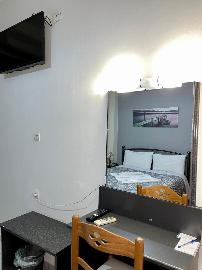 Pinpoint Rooms Mesolóngion Esterno foto
